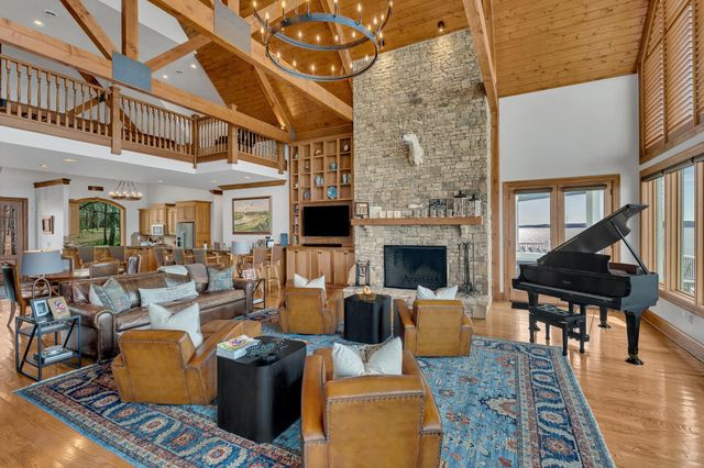 572 Eagle Shore Dr, Dover, TN 37058