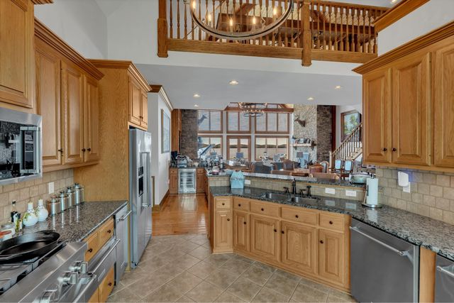 572 Eagle Shore Dr, Dover, TN 37058