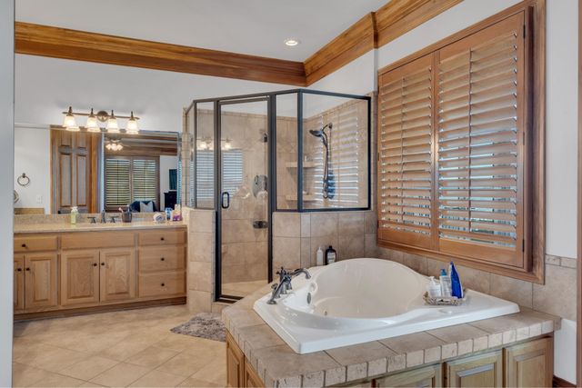 572 Eagle Shore Dr, Dover, TN 37058