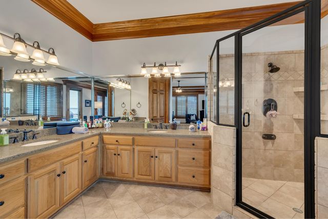 572 Eagle Shore Dr, Dover, TN 37058