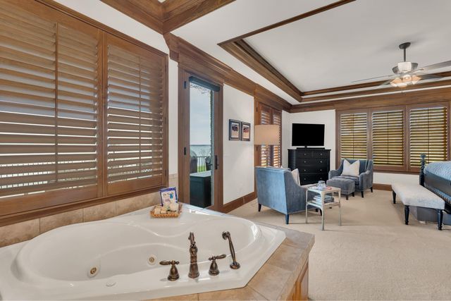 572 Eagle Shore Dr, Dover, TN 37058