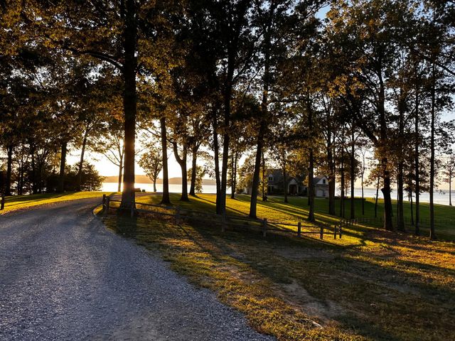 572 Eagle Shore Dr, Dover, TN 37058