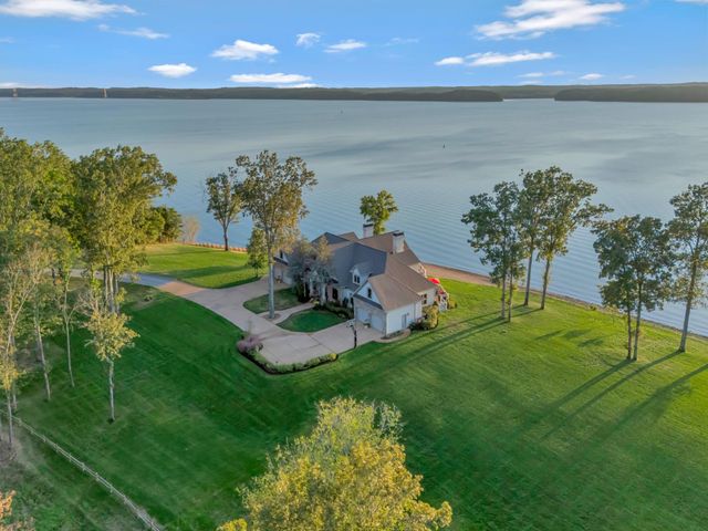 572 Eagle Shore Dr, Dover, TN 37058