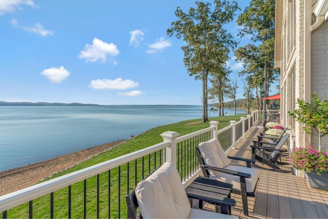 572 Eagle Shore Dr, Dover, TN 37058