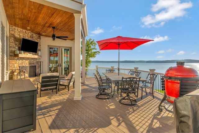 572 Eagle Shore Dr, Dover, TN 37058