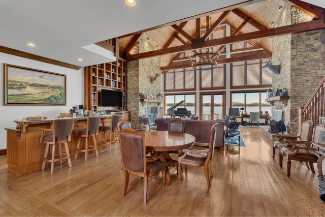 572 Eagle Shore Dr, Dover, TN 37058