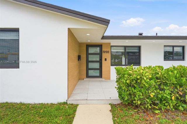 7200 W 12th Ave, Hialeah, FL 33014
