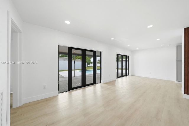 7200 W 12th Ave, Hialeah, FL 33014
