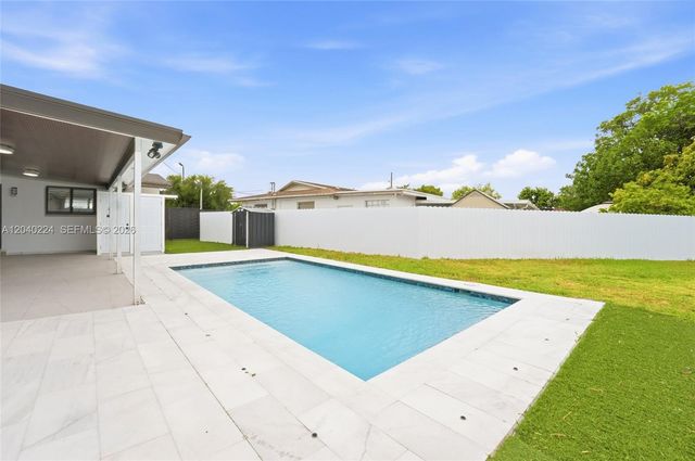 7200 W 12th Ave, Hialeah, FL 33014