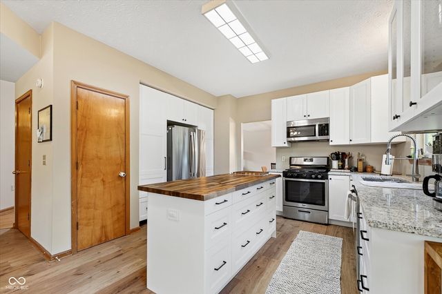 6758 Loretta Court, Avon, IN 46123