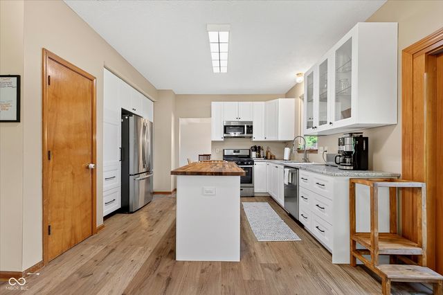 6758 Loretta Court, Avon, IN 46123