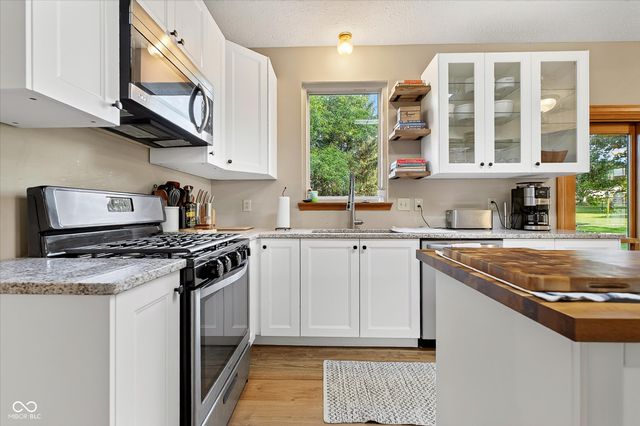 6758 Loretta Court, Avon, IN 46123
