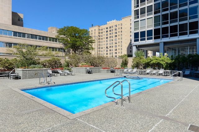 330 W Diversey Parkway 1806, Chicago, IL 60657