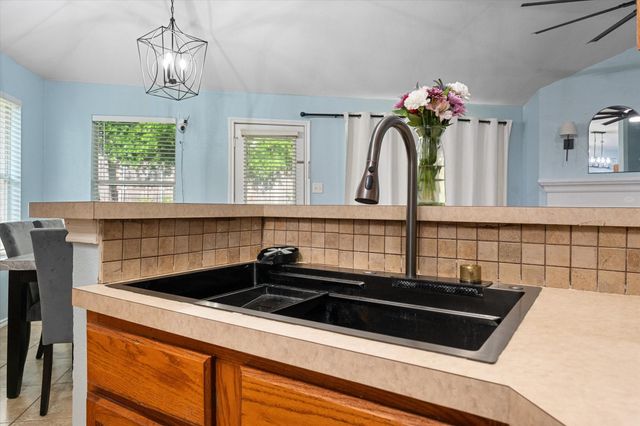 713 Green Acres Lane, Midlothian, TX 76065