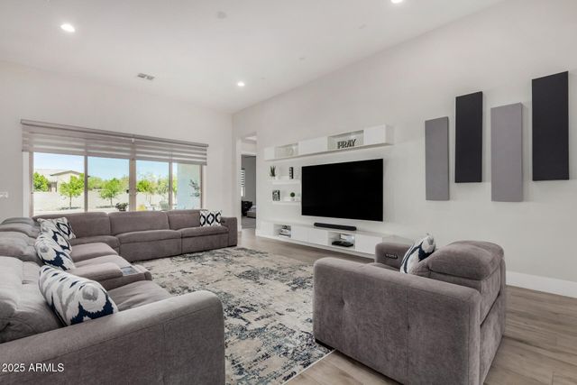 37233 N 11TH Avenue, Phoenix, AZ 85086