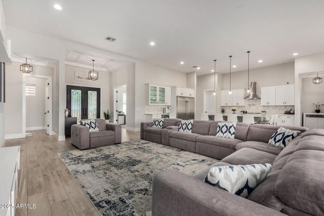 37233 N 11TH Avenue, Phoenix, AZ 85086