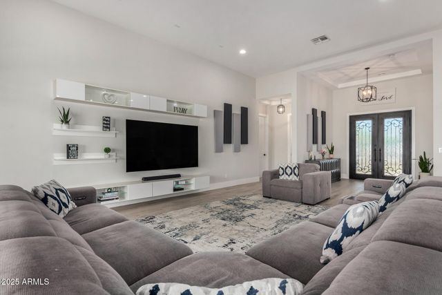 37233 N 11TH Avenue, Phoenix, AZ 85086