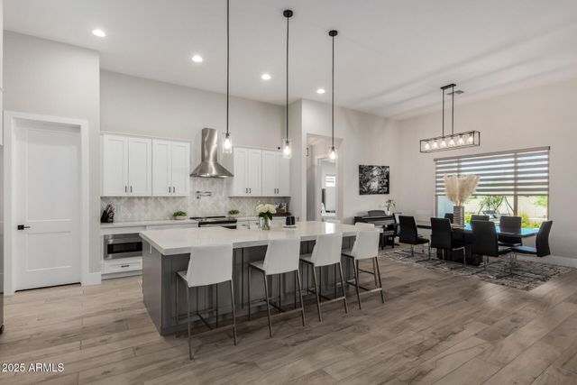 37233 N 11TH Avenue, Phoenix, AZ 85086