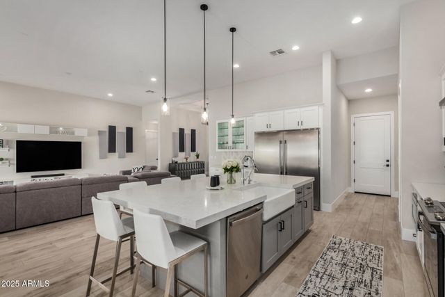 37233 N 11TH Avenue, Phoenix, AZ 85086