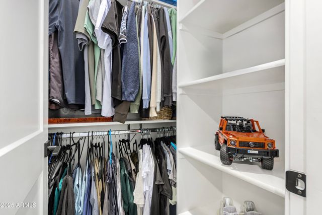 37233 N 11TH Avenue, Phoenix, AZ 85086