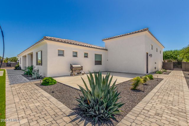 37233 N 11TH Avenue, Phoenix, AZ 85086