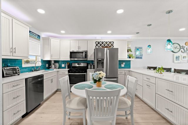 1898 SHORE DRIVE S 319, South Pasadena, FL 33707