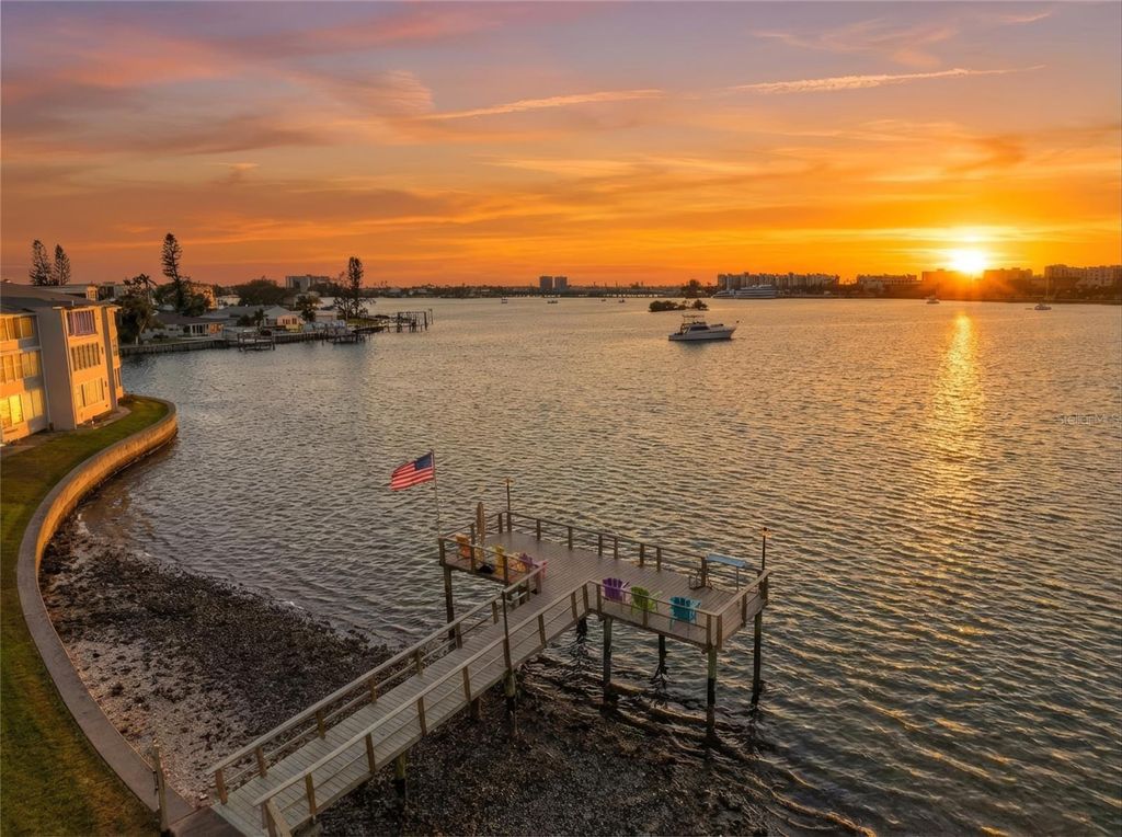 1898 SHORE DRIVE S 319, South Pasadena, FL 33707