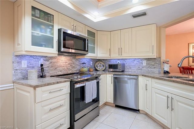 583 Beachwalk CIR 101, Naples, FL 34108