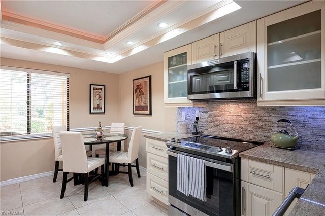 583 Beachwalk CIR 101, Naples, FL 34108