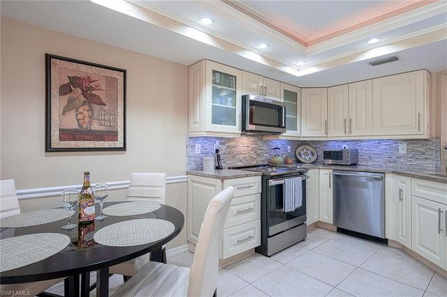 583 Beachwalk CIR 101, Naples, FL 34108