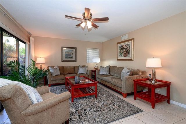 583 Beachwalk CIR 101, Naples, FL 34108