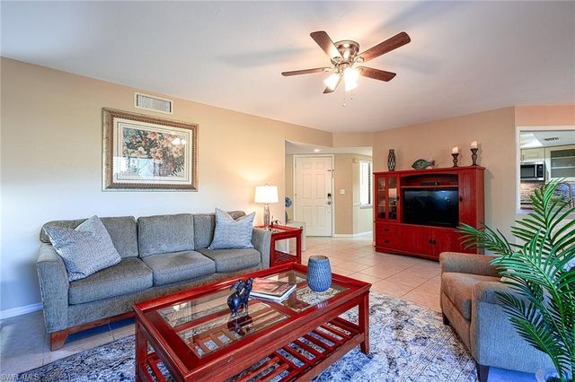 583 Beachwalk CIR 101, Naples, FL 34108