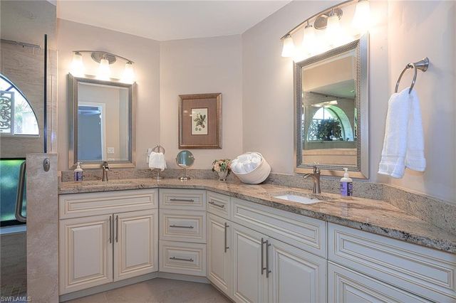 583 Beachwalk CIR 101, Naples, FL 34108