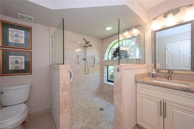 583 Beachwalk CIR 101, Naples, FL 34108