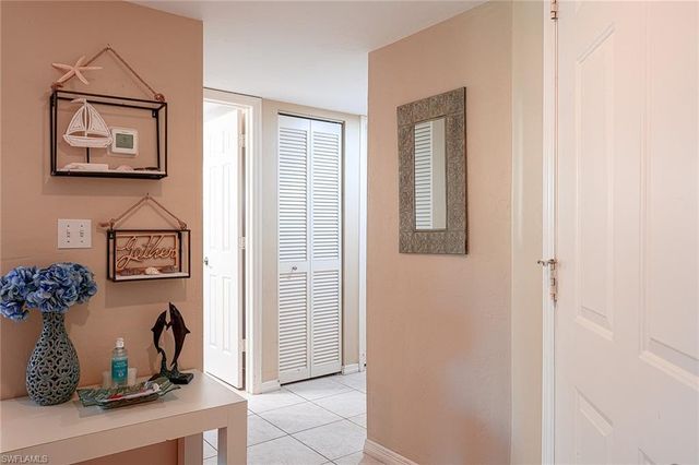 583 Beachwalk CIR 101, Naples, FL 34108
