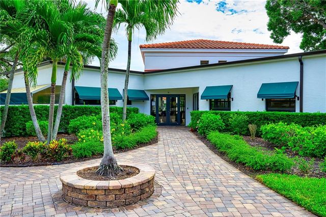 583 Beachwalk CIR 101, Naples, FL 34108
