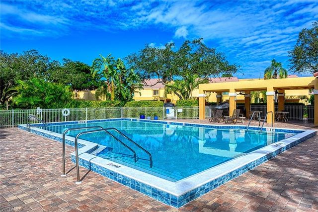 583 Beachwalk CIR 101, Naples, FL 34108