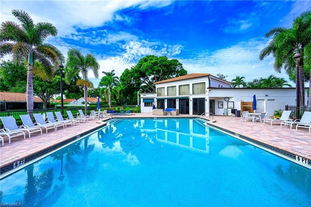 583 Beachwalk CIR 101, Naples, FL 34108