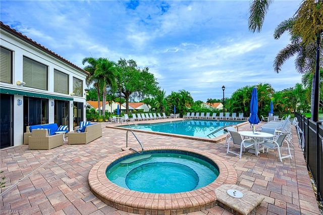 583 Beachwalk CIR 101, Naples, FL 34108
