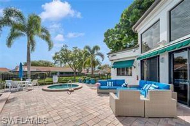 583 Beachwalk CIR 101, Naples, FL 34108