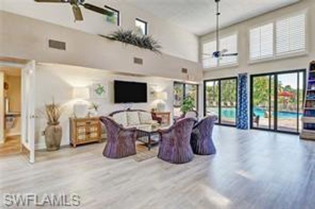 583 Beachwalk CIR 101, Naples, FL 34108