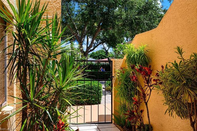 583 Beachwalk CIR 101, Naples, FL 34108