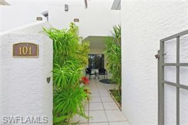 583 Beachwalk CIR 101, Naples, FL 34108