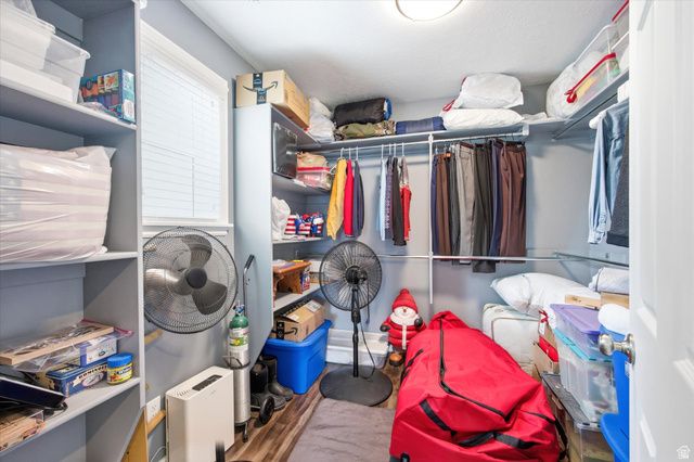 3139 N PELICAN DR, Farr West, UT 84404