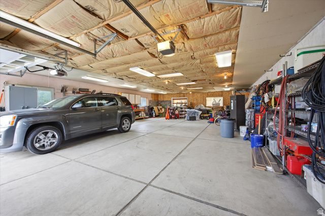3139 N PELICAN DR, Farr West, UT 84404