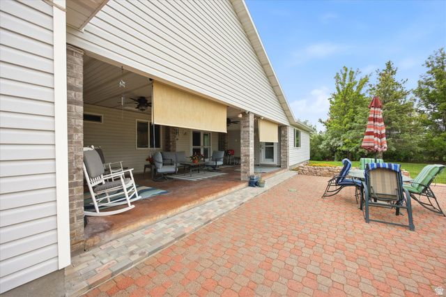 3139 N PELICAN DR, Farr West, UT 84404