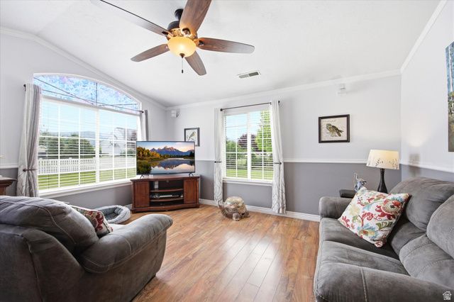 3139 N PELICAN DR, Farr West, UT 84404