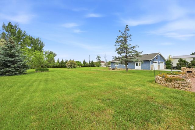 3139 N PELICAN DR, Farr West, UT 84404