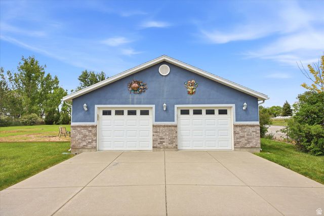 3139 N PELICAN DR, Farr West, UT 84404