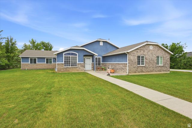 3139 N PELICAN DR, Farr West, UT 84404